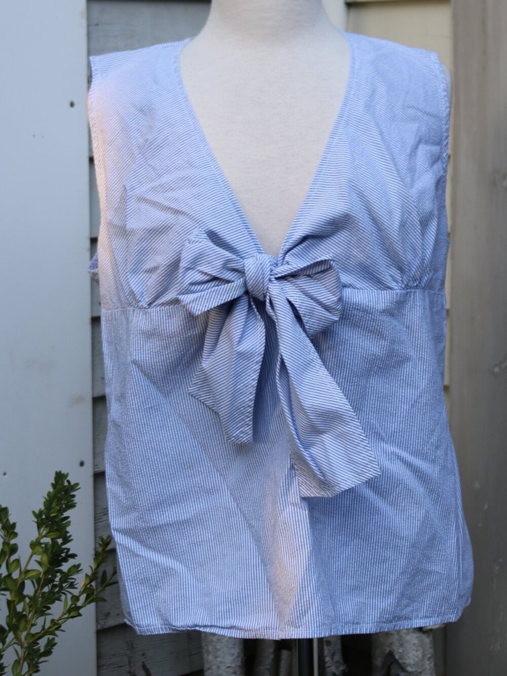 Lands' End Blue White Seersucker Stripe Tie Front Cotton Top Sz XL (14/16)